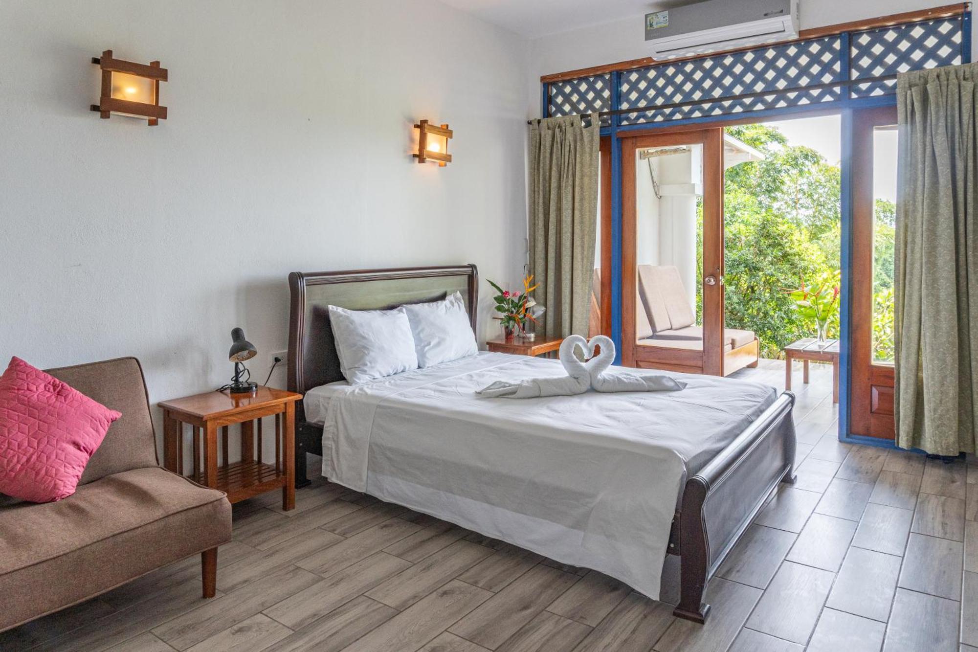 Mot Mot Vacation Apartment Sámara Екстериор снимка